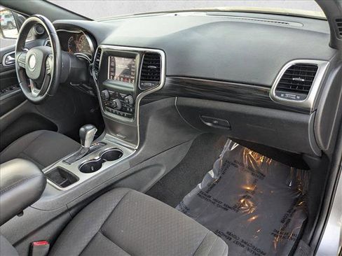 Used 2019 Jeep Grand Cherokee Laredo image 19