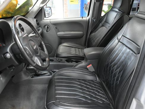 Used 2006 Jeep Liberty Sport AWD/4WD image 26