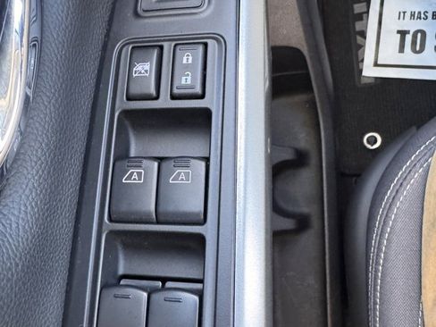 Used 2024 Nissan Titan SV w/ SV Convenience Package image 24