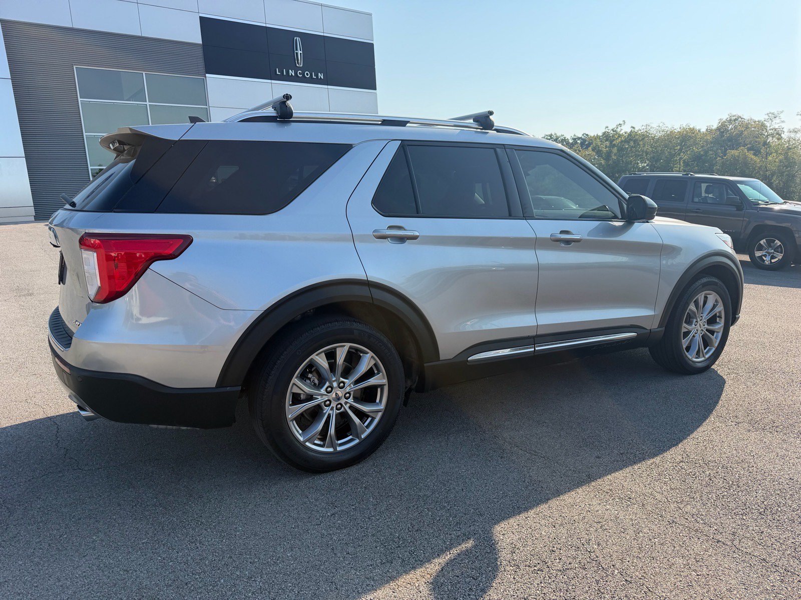 Used 2022 Ford Explorer Limited AWD/4WD image 16