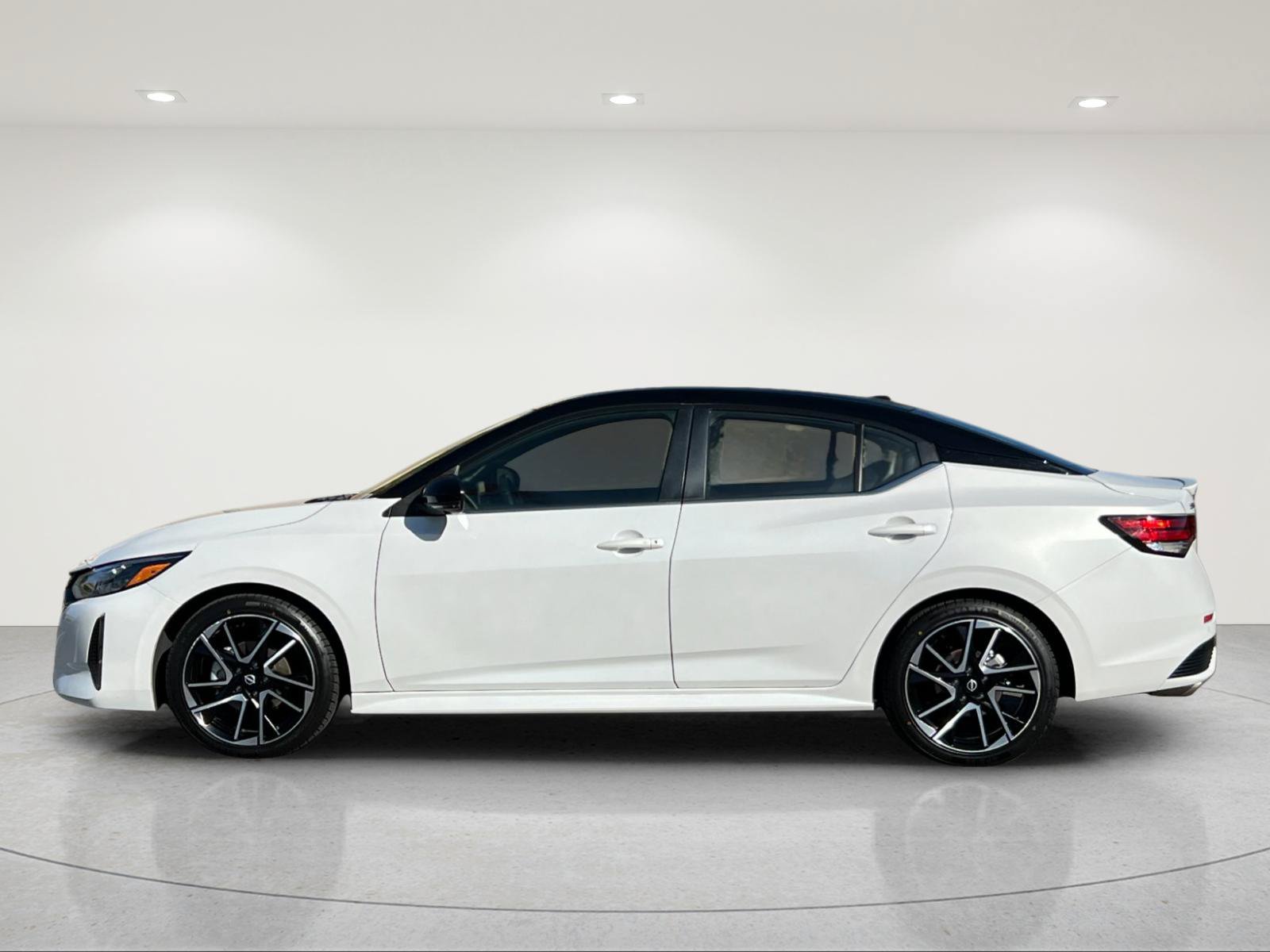 Used 2025 Nissan Sentra SR w/ SR Premium Package FWD image 2