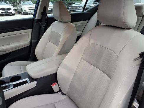Used 2025 Nissan Altima 2.5 SV FWD image 12