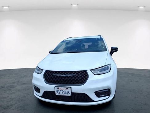 Used 2025 Chrysler Pacifica Limited FWD image 7