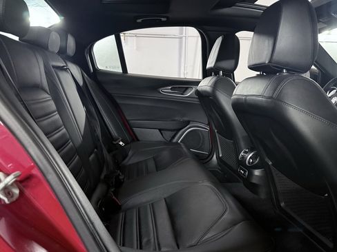 Used 2022 Alfa Romeo Giulia Veloce image 25