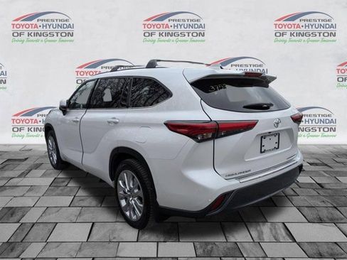 Used 2023 Toyota Highlander Limited image 6