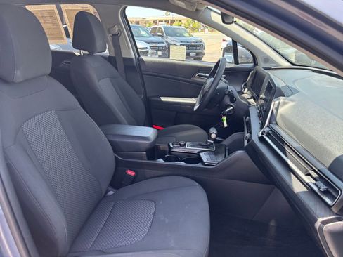 Used 2025 Kia Sportage LX FWD image 35