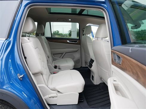 Certified 2025 Volkswagen Atlas SE image 20