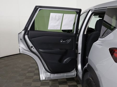 Used 2024 Nissan Rogue SV image 18