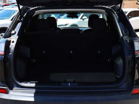 Used 2019 Jeep Cherokee Latitude w/ Popular Appearance Group FWD image 23
