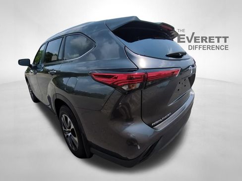 Used 2023 Toyota Highlander XLE AWD/4WD image 6