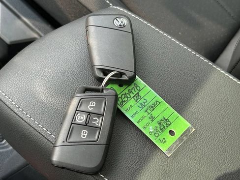 Certified 2023 Volkswagen Tiguan SE w/ Panoramic Sunroof Package FWD image 53