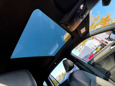 Used 2022 Volkswagen Tiguan SE R-Line image 22