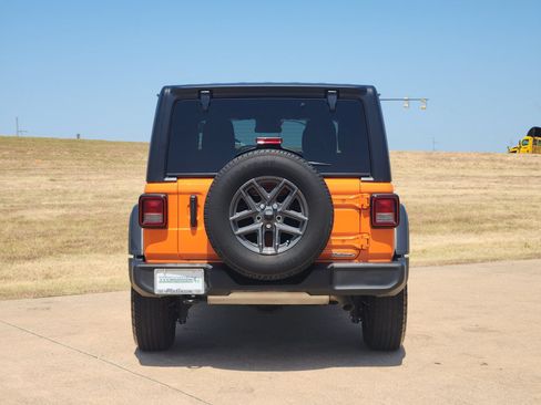 Used 2025 Jeep Wrangler Unlimited Sport AWD/4WD image 8