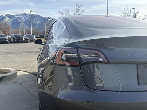 Used 2018 Tesla Model 3 Long Range image 31