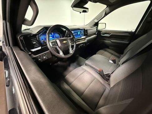 Used 2022 Chevrolet Silverado 1500 LT image 2