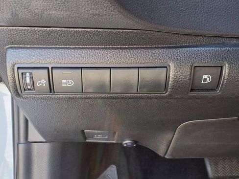 Used 2022 Toyota Corolla LE FWD image 14