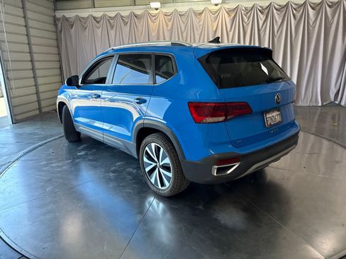 Used 2023 Volkswagen Taos SE w/ Panoramic Sunroof Package AWD/4WD image 6