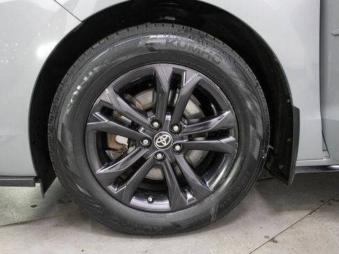 Used 2024 Toyota Sienna XSE w/ XSE Plus Package AWD/4WD image 30
