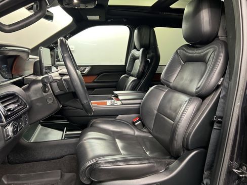Used 2020 Lincoln Navigator Reserve w/ Luxury Package image 30