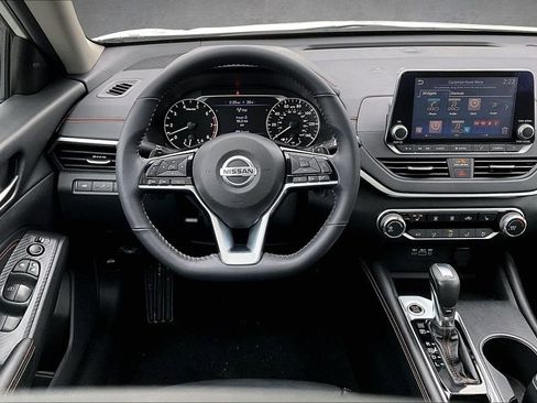 Used 2021 Nissan Altima 2.5 SR w/ SR Premium Package image 8