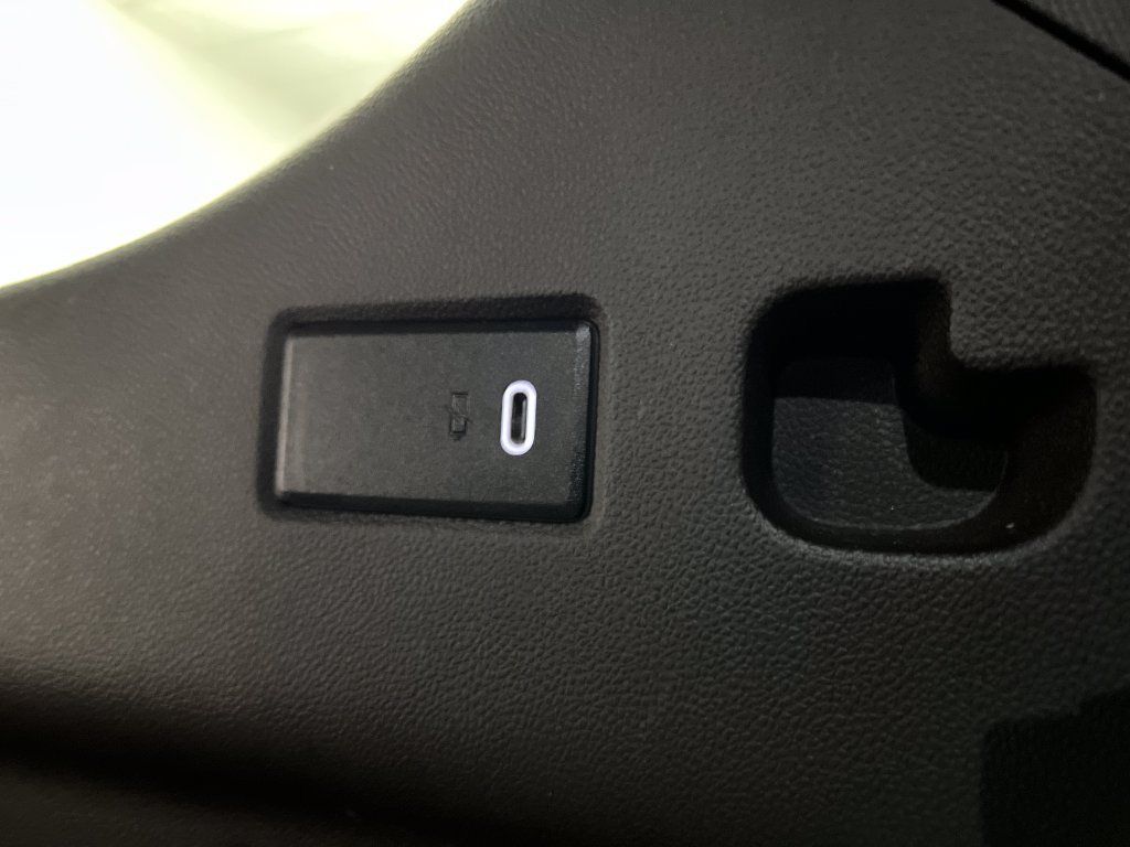 Used 2024 GMC Yukon SLT RWD image 40