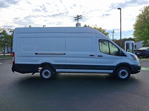 Used 2023 Ford Transit 250 148 High Roof Extended w/ Load Area Protection Package image 4