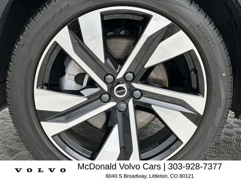 Used 2024 Volvo XC40 B5 Plus w/ Protection Package Premier AWD/4WD image 10
