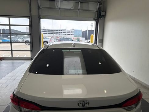 Used 2021 Toyota Corolla LE w/ Carpet Mat Package (TMS) FWD image 7