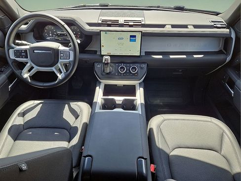 Used 2025 Land Rover Defender 110 S image 15