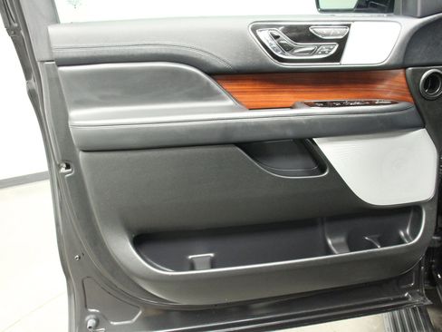 Used 2024 Lincoln Navigator Reserve image 15