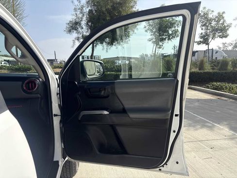 Used 2022 Toyota Tacoma SR5 image 17