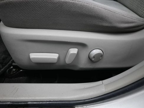 Used 2014 Toyota Camry LE FWD image 10