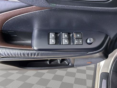 Used 2015 Toyota Highlander Limited w/ Driver Technology Package image 4