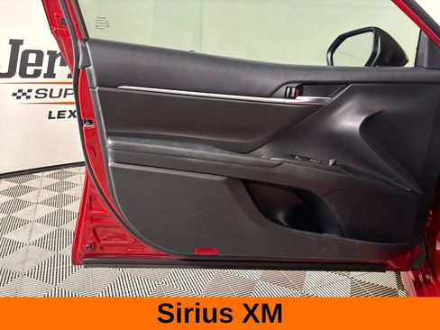 Used 2022 Toyota Camry SE FWD image 10