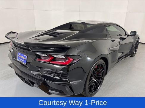 Used 2023 Chevrolet Corvette Z06 RWD image 11