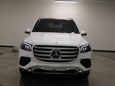 Used 2025 Mercedes-Benz GLS 450 4MATIC image 10
