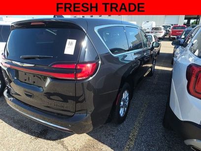 Used 2023 Chrysler Pacifica Touring-L