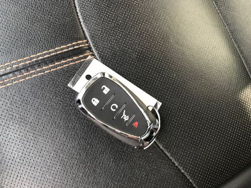 Used 2022 Chevrolet Equinox Premier w/ LPO, Floor Liner Package image 21