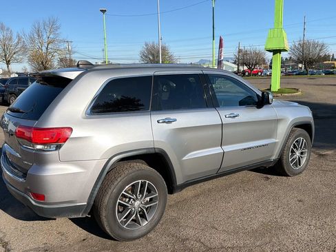 Used 2017 Jeep Grand Cherokee Limited w/ Luxury Group II AWD/4WD image 3
