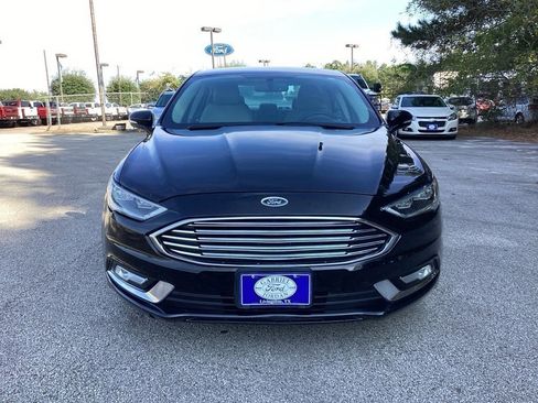 Used 2017 Ford Fusion SE image 2