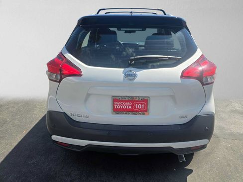 Used 2020 Nissan Kicks SR w/ SR Premium Package FWD image 4