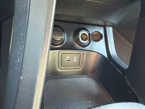 Used 2017 Hyundai Santa Fe SE image 19