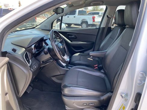 Used 2021 Chevrolet Trax LT w/ LT Convenience Package FWD image 20