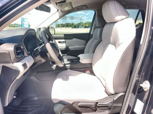 Used 2023 Honda Pilot LX image 11
