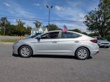 Used 2019 Hyundai Elantra SE image 2