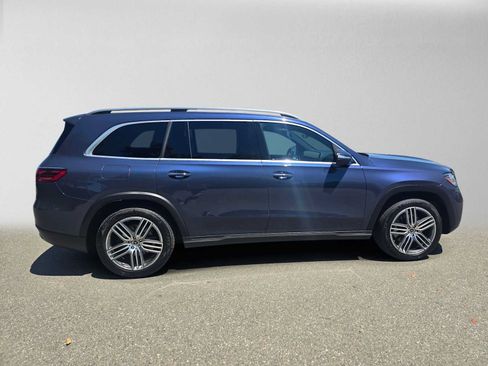 Used 2025 Mercedes-Benz GLS 450 4MATIC image 2
