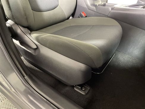Used 2022 Toyota RAV4 LE AWD/4WD image 24