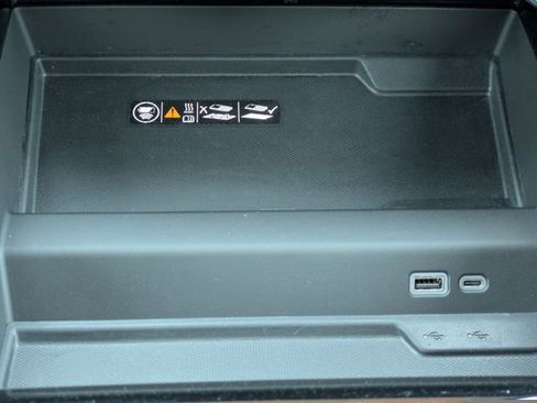 Used 2025 Chevrolet Tahoe High Country image 28