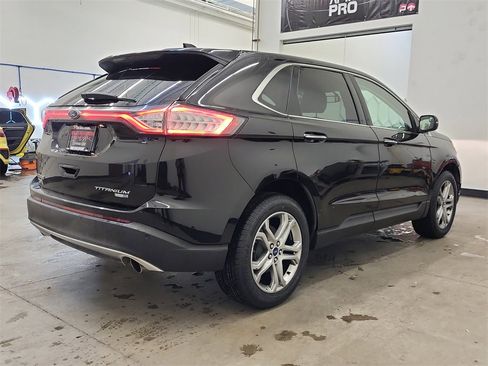 Used 2017 Ford Edge Titanium image 4