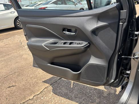 Used 2025 Nissan Versa SV FWD image 18